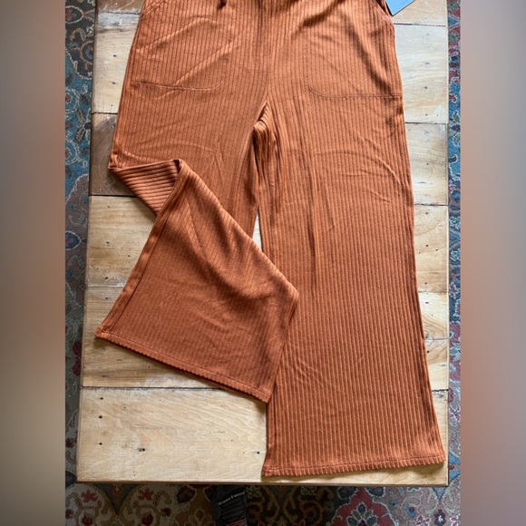 Beyond Yoga | Free Flow Wide Leg Cropped Pants - Picture 14 of 15